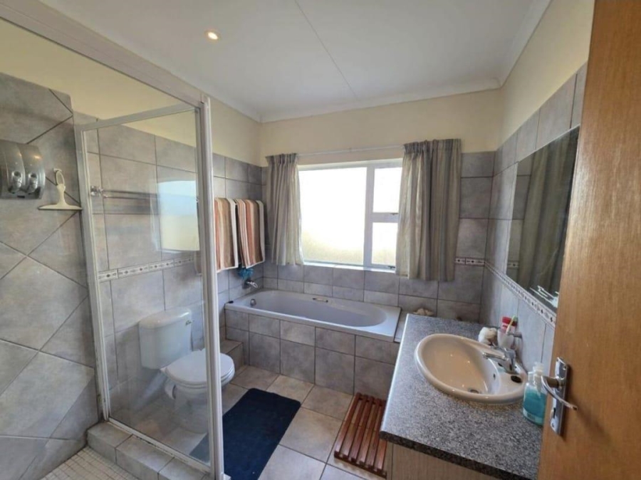 3 Bedroom Property for Sale in Stilbaai Western Cape